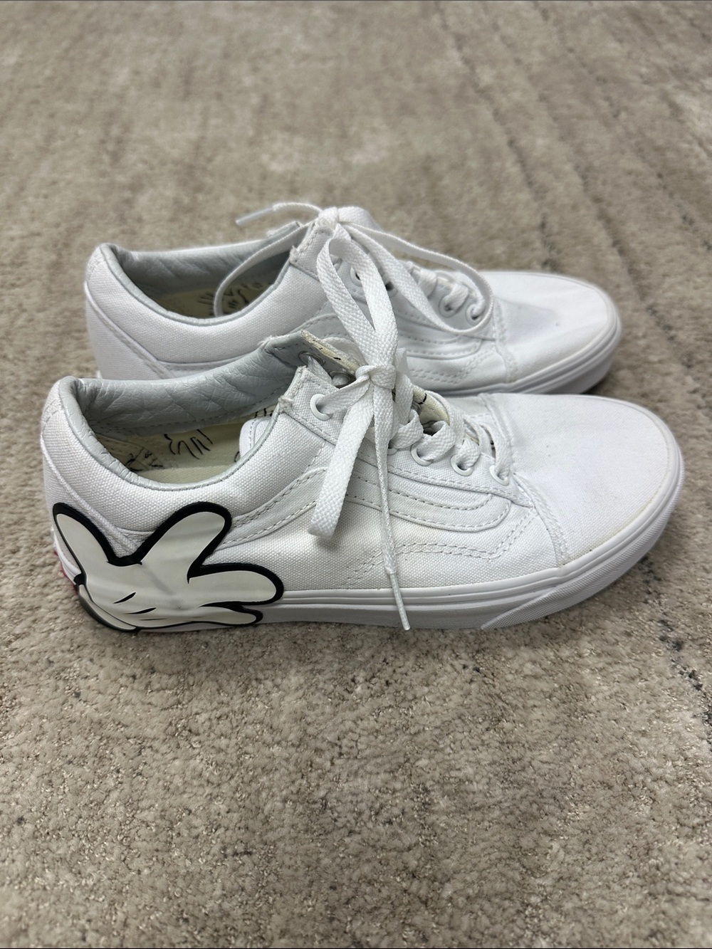 Disney x Vans Old Skool "Mickey Mouse Hand" Sneakers White Men’s 6 | Women’s 7.5 - Picture 2 of 9